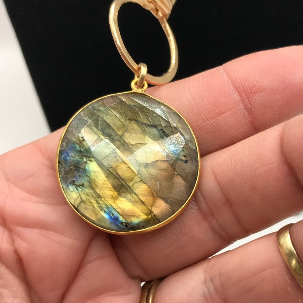 Elegant Long Gold-Tone and Faux Stone Pendant Necklace - Picture 4 of 11